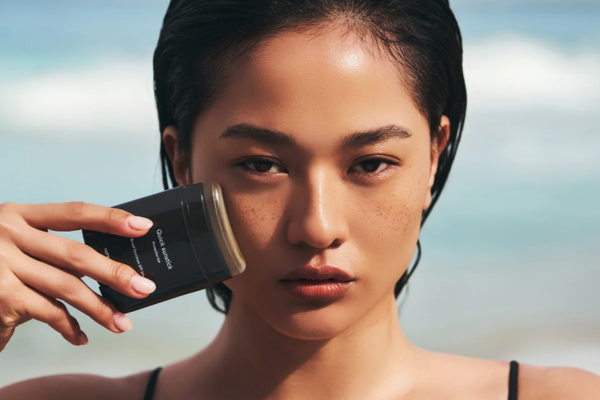 Primavera e Skincare: por que os Sunsticks Coreanos são os queridinhos da estação?